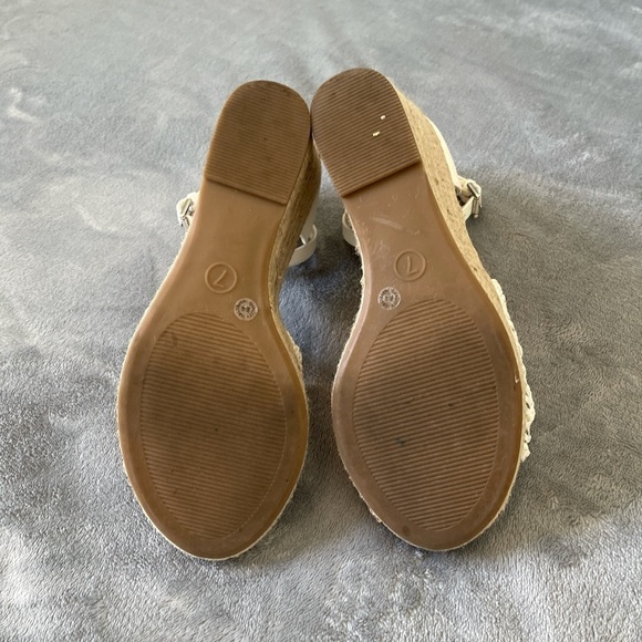 Beautiful white espadrille style ankle strap sandals - Picture 4 of 4